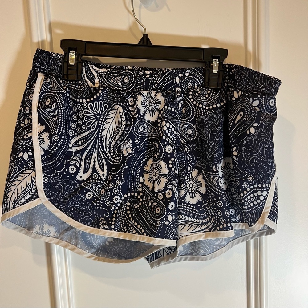 ⛱️Old Navy - Navy & White Paisley Running Shorts - S